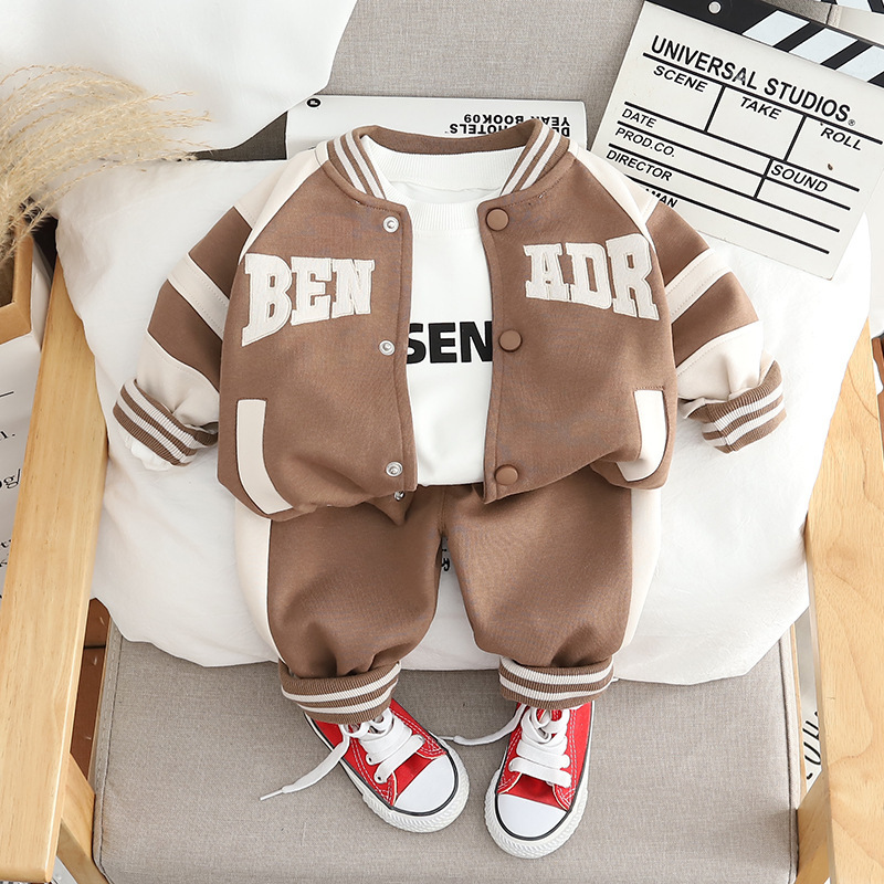 Boys' 2023 Spring New Fashionable Children's Wear Korean Version Handsome Alphabet Baseball Jersey Three Piece Set_voghion.com