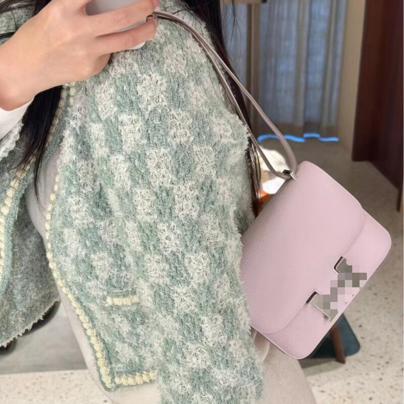 Silver buckle palm-patterned cowhide Kangkang bag, fashionable shoulder bag, crossbody bag for women, small square bag, genuine leather tofu bag, flight attendant bag Silver buckle palm-patterned cowhide Kangkang bag, fashionable shoulder bag, crossbody bag for women, small square bag, genuine leather tofu bag, flight attendant bag