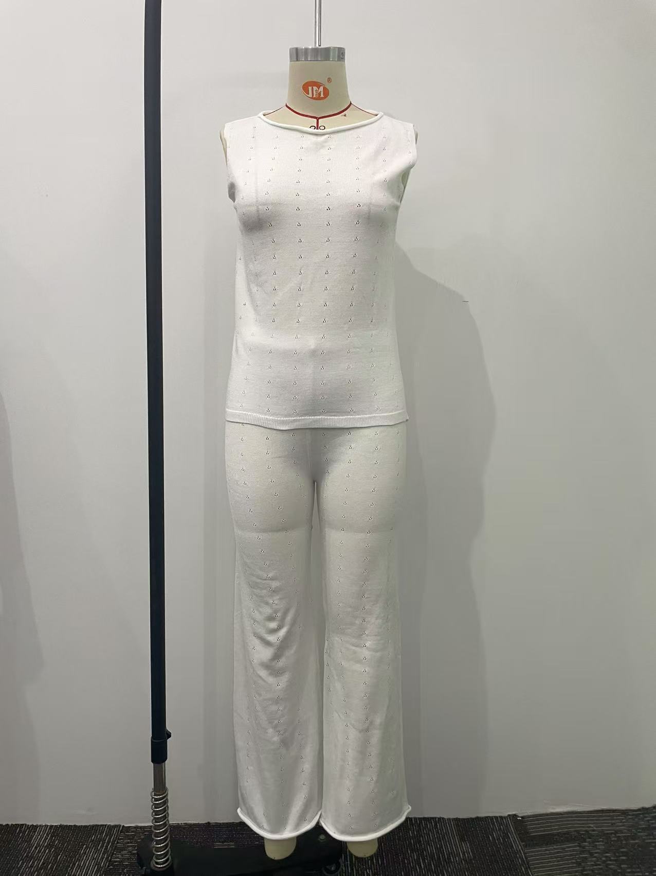 Ärmellose Weste und lange Hose im lässigen Stil für Frühling und Sommer, Strand-Look, gestrickt, geprägt, elegant – Set für Damen (2025)_voghion.com