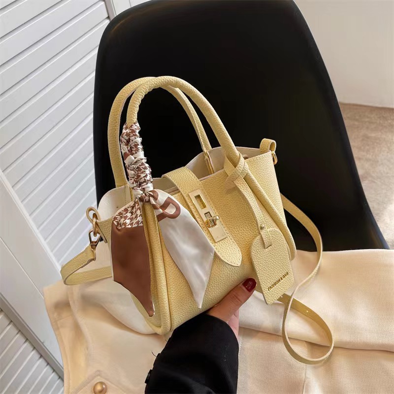 Este año, la popular bolso de mujer de cubo 2024 nicho de diseño de estilo extranjero versátil bolso de hombro simple versión japonesa y coreana