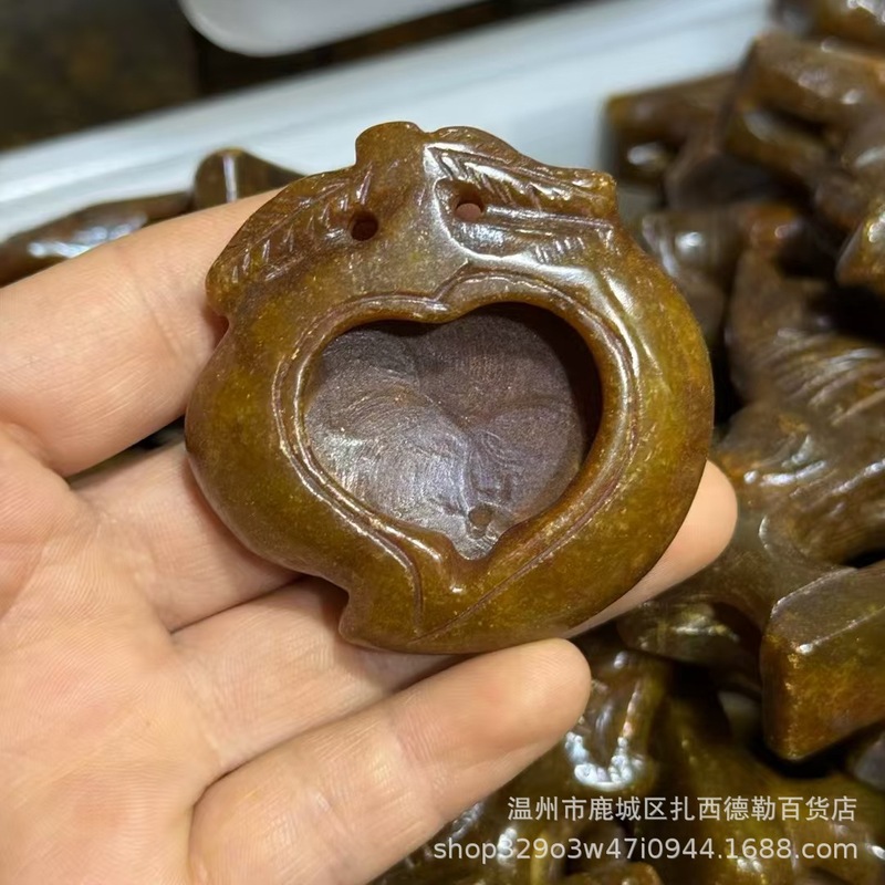 古遊び雑は古に似せて古い山の玉の彫刻の工芸品の小さい置物のメーカーの卸売りのペンダントのハンドルの露店をします。|undefined