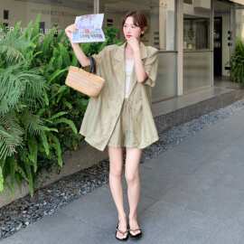 浅绿色轻薄刺绣短袖西装短裤套装女2026新款夏季松弛感休闲两件套