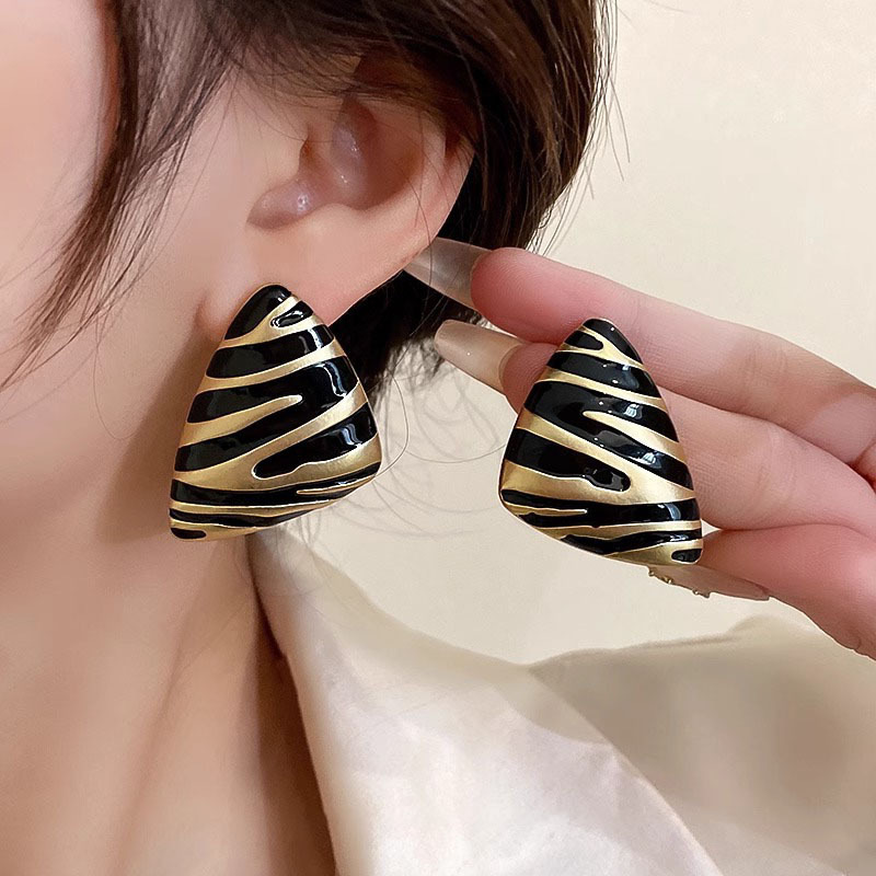 黑色三角耳夹