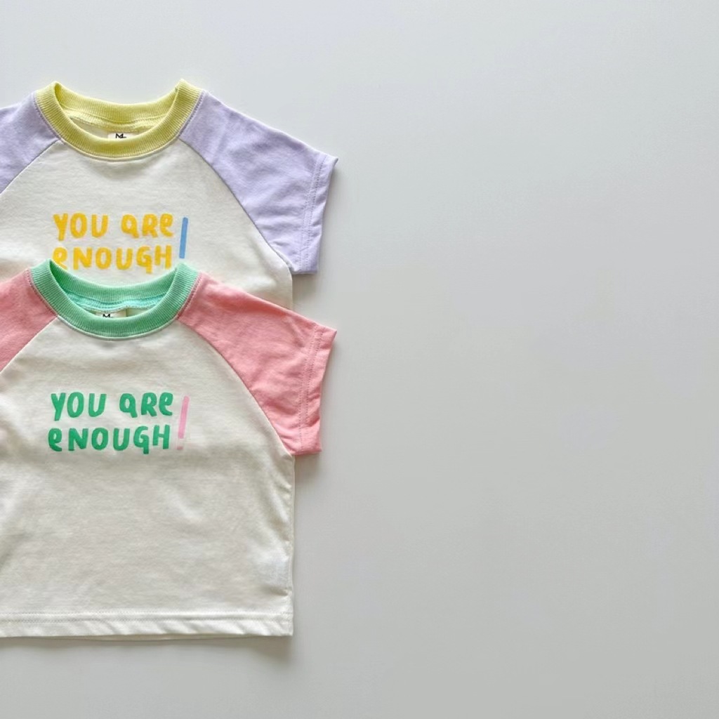 Juego de tres colores con diseños y combinación de colores para bebés/niños pequeños estilo coreano de internet de verano, parte superior con letras, cuello redondo, color pastel, versátil, juego de dos piezas image 4