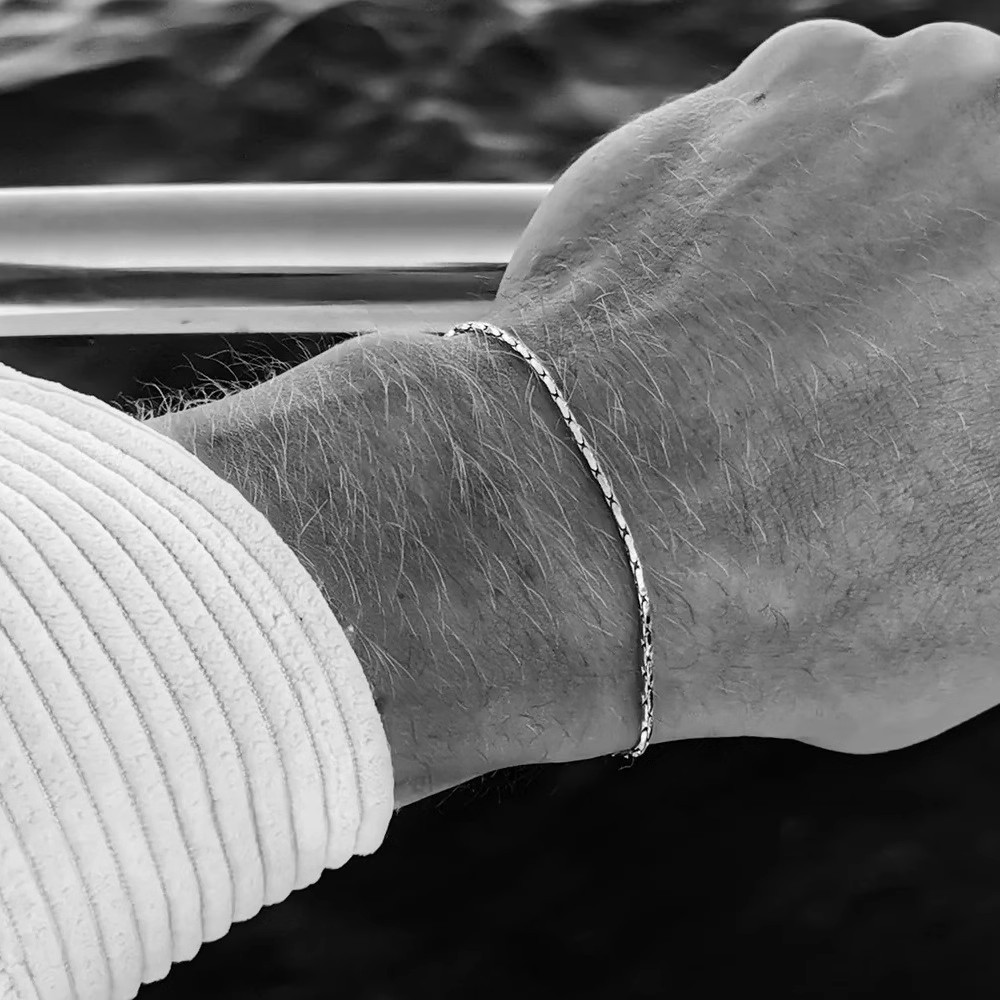 Minimalist Titanium Hammered Round Link Bracelet For Women_voghion.com
