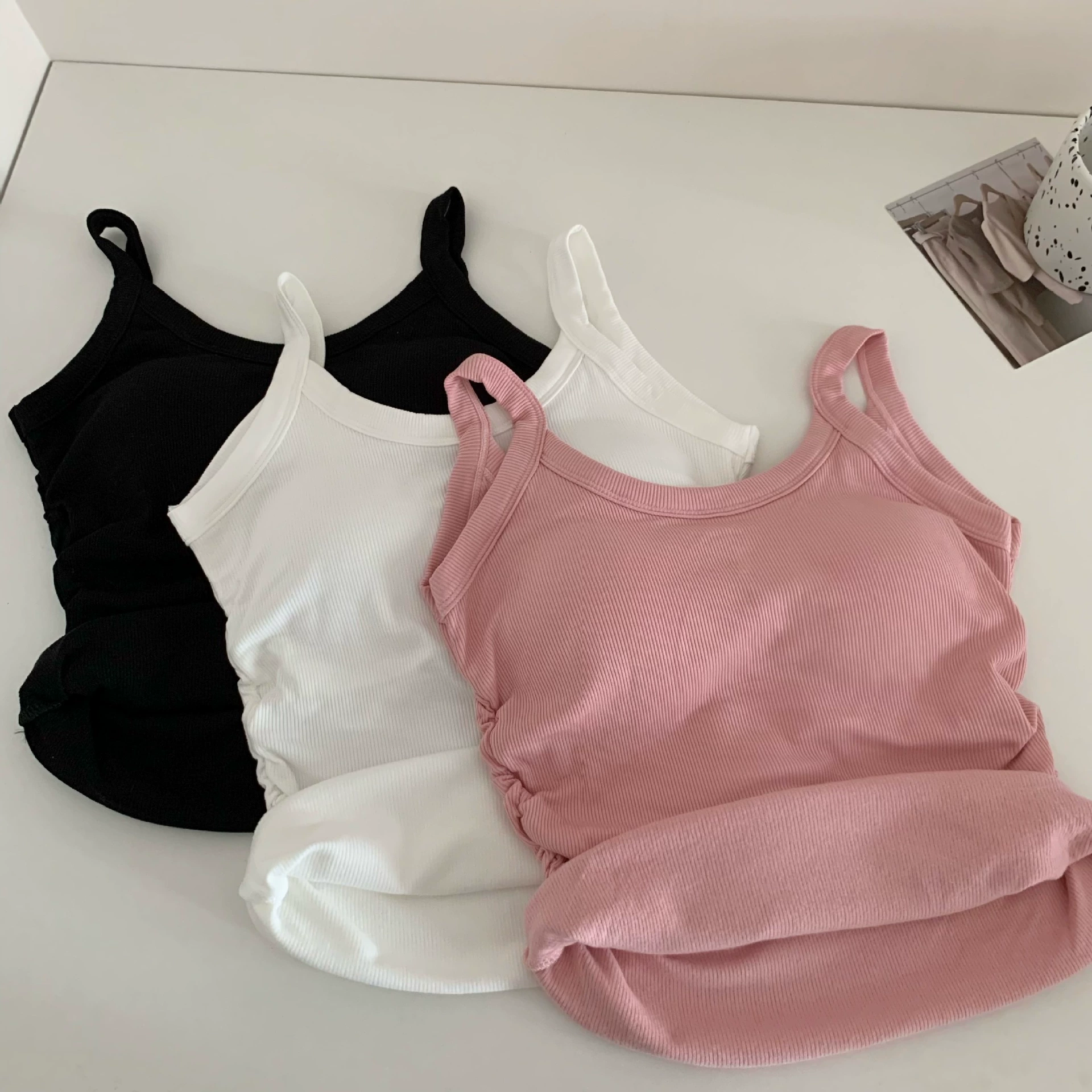 Топ-майка из велюра с подкладкой, one-size (80–130 цзинь), с чашками и поддержкой спины