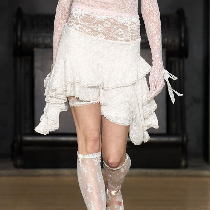 甘いバレエ風の不規則なハスの葉の縁の2層のレースの短いスカートの少女感の小さい衆の低い腰の百合のハーフスカート|undefined