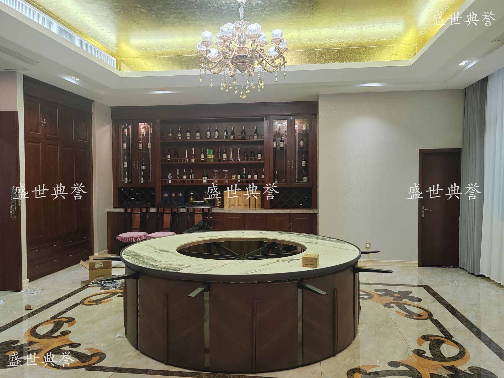 Taizhou hotel and catering furniture manufacturer direct sales: New electric dining tables for seafood restaurants, high-end solid wood round tables for clubs pic 4