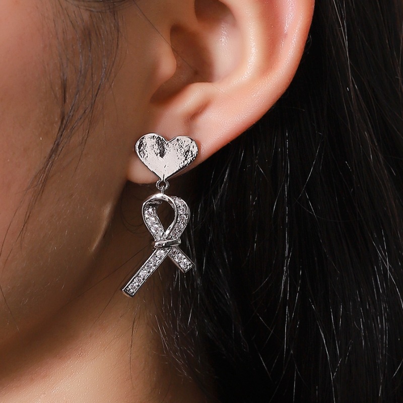 Estilo coreano nuevo melocotón corazón Stud pendientes de las mujeres de alta calidad de La pajarita Cruz diseño pendientes ins Internet Celebrity todo fósforo de la joyería de moda