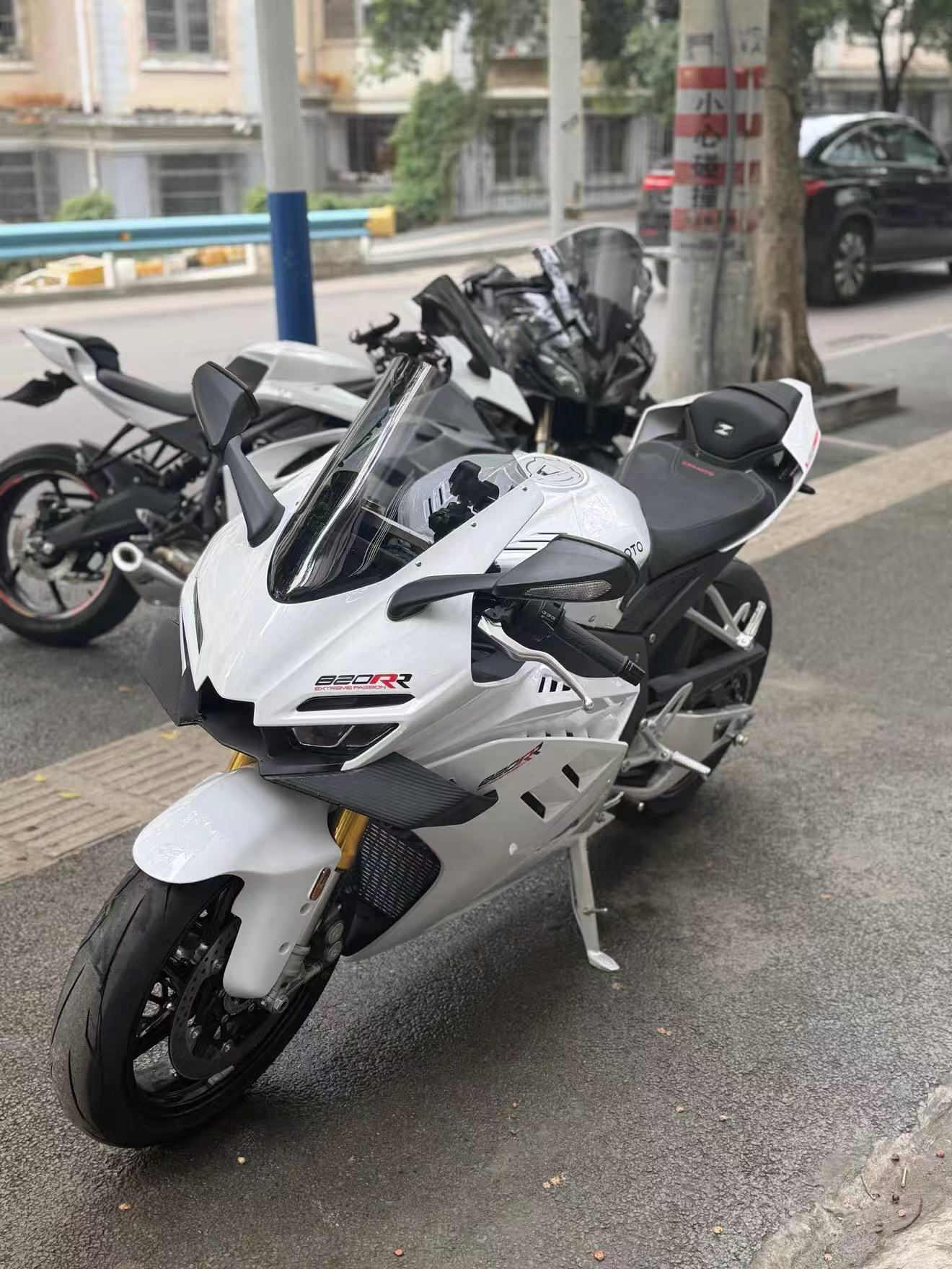 Suitable for Zhangxue Motorcycle 820rr windshield, 820RR racing model elevated front windshield