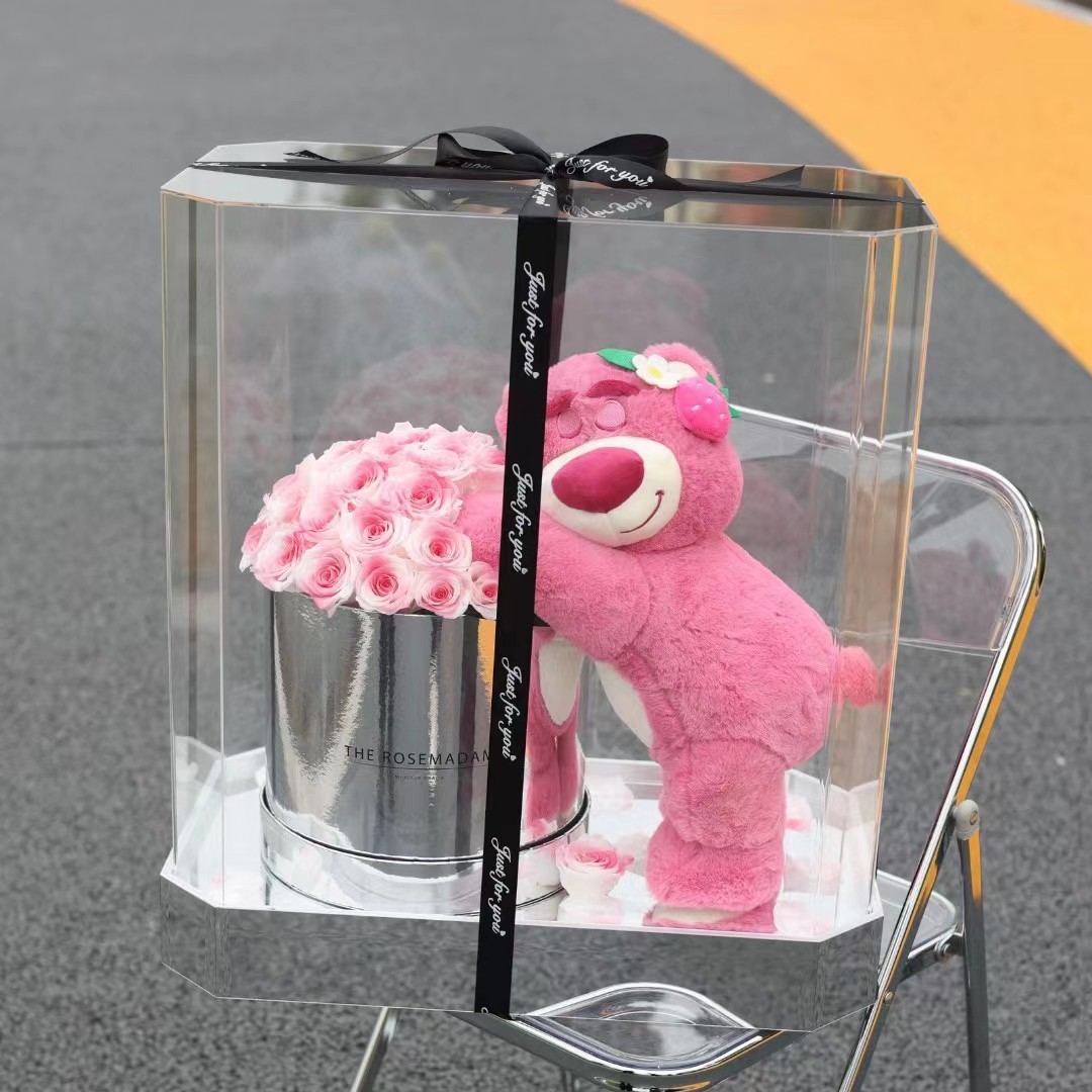 Popular popular en línea chino regalo de San Valentín flor eterna fresa oso abrazo cubo Rosa decoración de flores reales