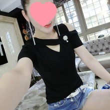 韩版2024夏装新款时尚珍珠修身t恤女短袖V领露肩上衣体恤衫