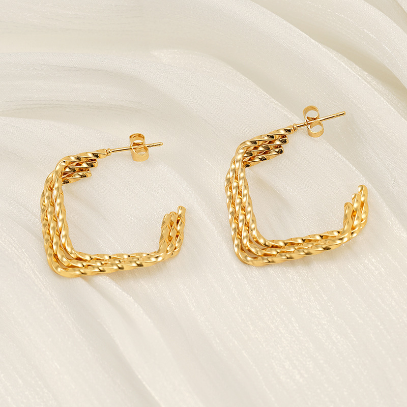 Pendientes torsos de acero inoxidable estilo americano europeo y americano Diseño de nicho de moda Pendientes de acero de titanio femenino de todo fósforo de nuevo estilo de 18K