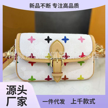 新款吕家白三彩包包女士单肩斜挎包小号肩带法棍包小方包无H代发