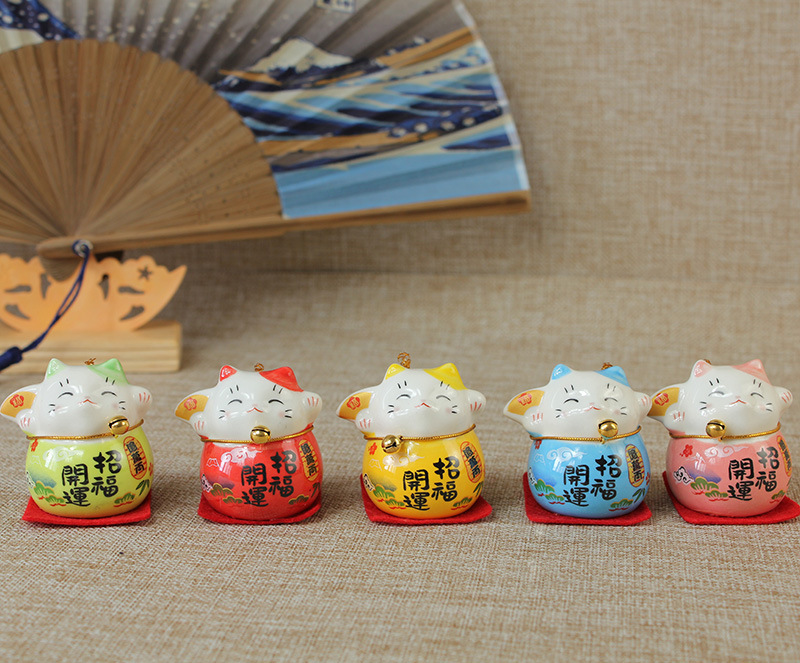 Fábrica directa de cerámica decoración del coche japonés Damo huevo decoración interior del coche pequeño tamaño mini lindo gato de la suerte