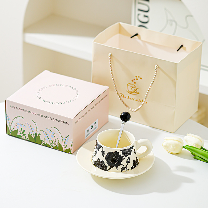 Trabajadores de oficina creativos Té de la tarde Taza de café Juego de platillos Taza de cerámica Sentido de alta gama Taza de regalo para recién casados