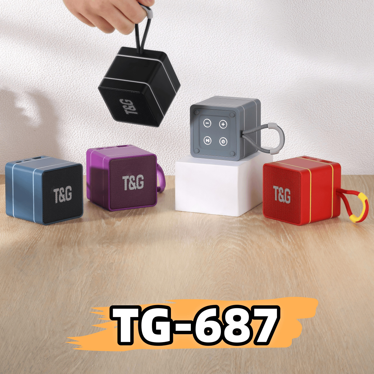 Nueva venta transfronteriza TG687 altavoz Bluetooth TWS tarjeta de enchufe portátil bajo al aire libre FM radio caja pequeña sonido