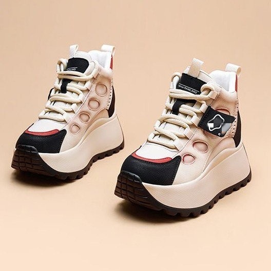 Zapatos cómodos y cálidos de alta altura para mujeres 2026 invierno de terciopelo cálido del noreste pequeño zapatos deportivos de algodón casuales negros image 1