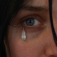 轻奢高级感灵动水滴耳挂 百搭个性假眼泪仿真水钻耳饰earrings