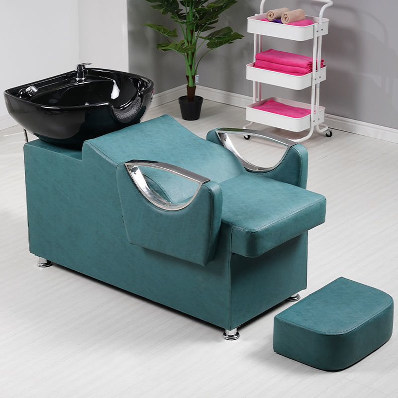 Cama verde plateada con lavabo negro
