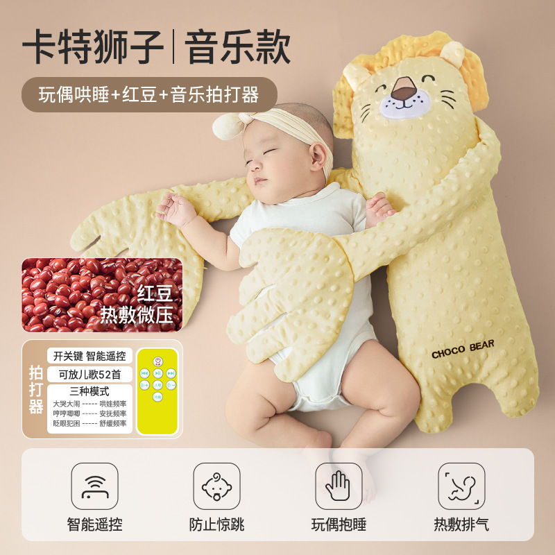 Bebé acariciando el sueño, tranquilizando las palmas, persuadiendo al bebé para que duerma, el bebé se acuesta, persuade al bebé para que se duerma y duerma, bofetada en febrero