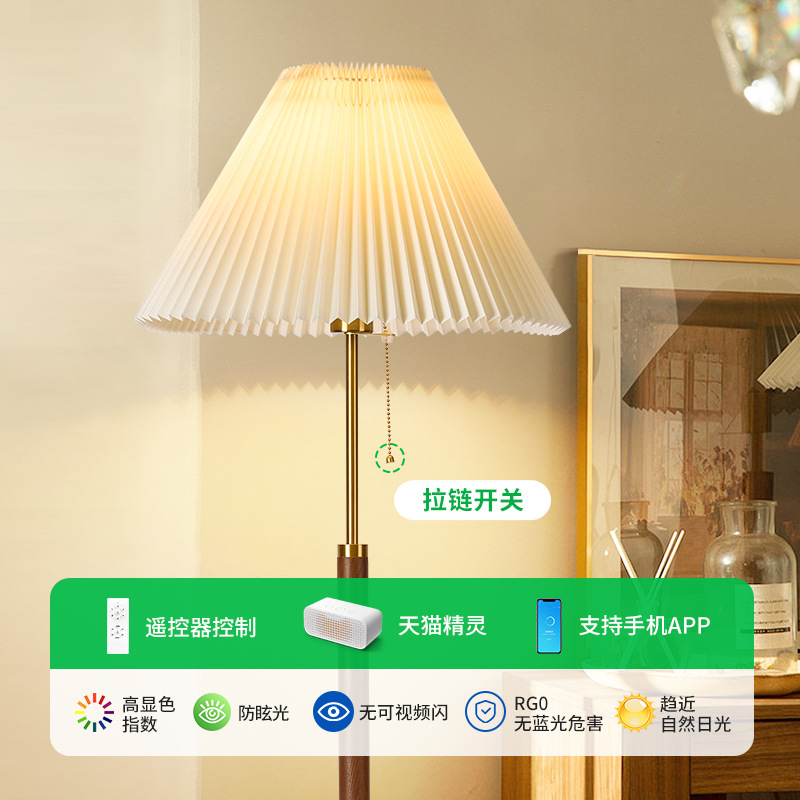 Lámpara de piso decorada con pliegues sofá de sala de estar minimalista lujoso estudio cama de cama lámpara de escritorio vertical lámpara de montaña L002