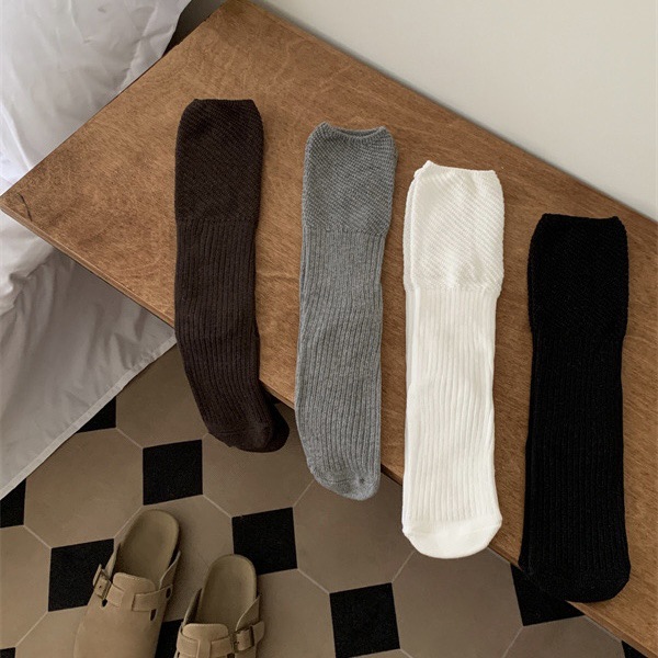 Unisex Simple Style Solid Color Cotton Crew Socks A Pair display picture 6