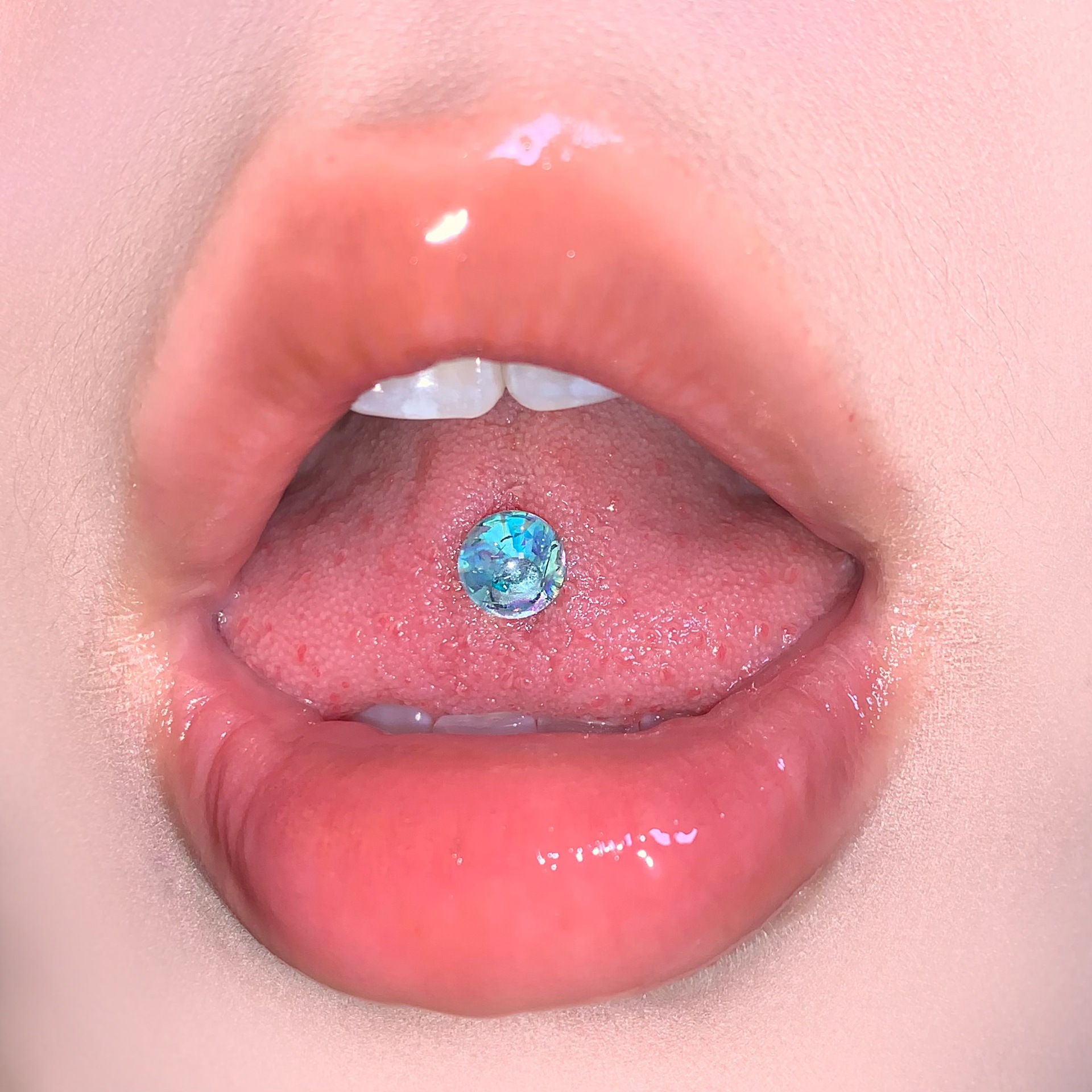 Silver pointed spike labret stud material detail