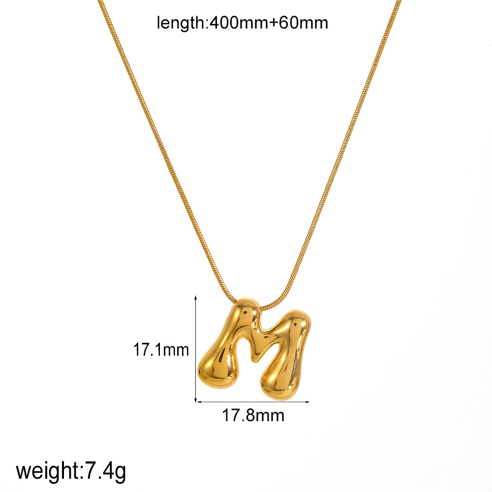 Europa y América de moda letras de acero inoxidable personalidad de diseño nicho ligero de lujo 18k oro titanio colgante de acero collar mujer