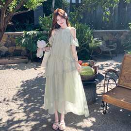 淡绿色绝美度假风露肩连衣裙女夏2026新款超好看挂脖蛋糕仙女长裙