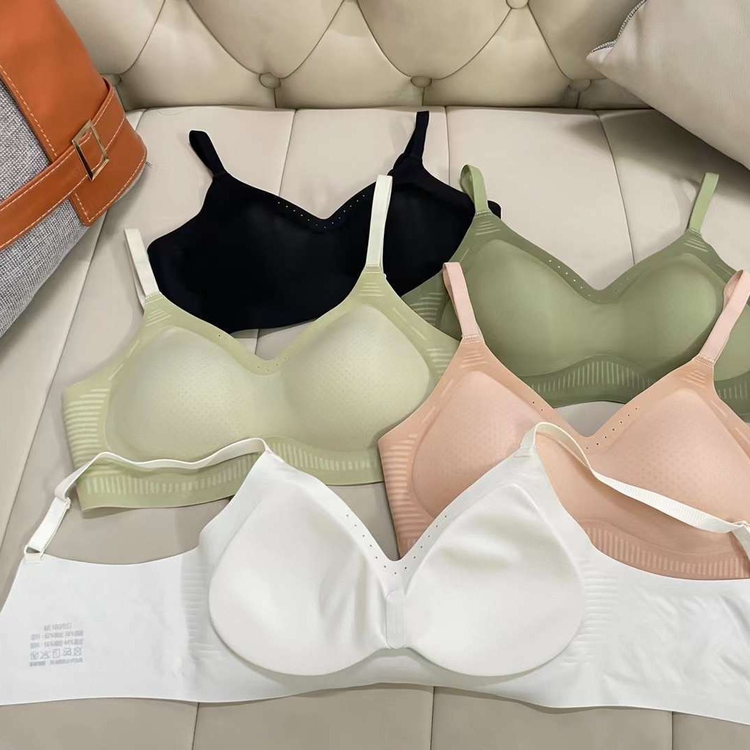 Nuevo estilo de verano brillante sin marcas cómodas ropa interior brillante sexy desnudo sujetador contra el pecho contra la caída del sujetador
