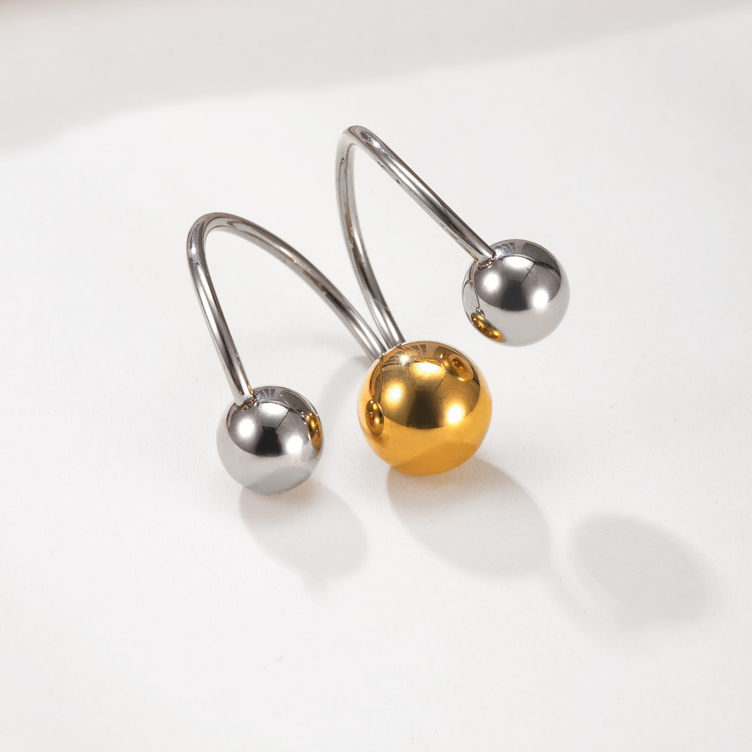 Amazon nuevo producto anillo de acero inoxidable tres bolas de acero irregulares anillo abierto personalidad de moda joyería de acero de titanio al por mayor