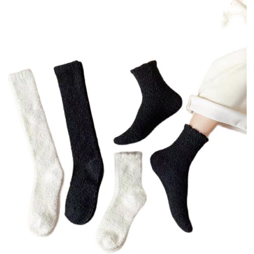 Non-shedding solid-color coral fleece calf socks for women; long stockings with extra fleece lining, thickened and warm; black and white winter knee-high socks.