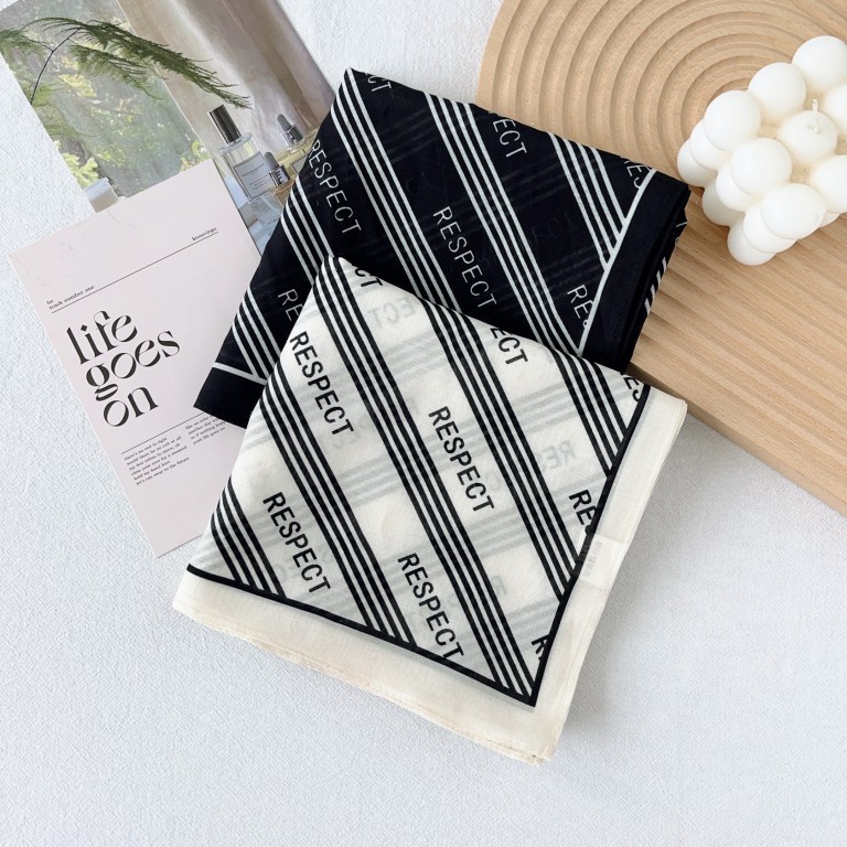 Bufanda cuadrada pequeña con sentido de la atmósfera coreana de "seda", blanco y negro, temperamento de alta gama, bufanda de seda decorativa simple y de moda, bufanda de mujer