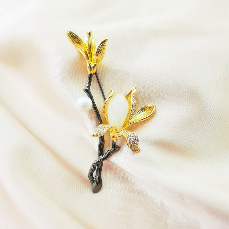 New Tulip Magnolia Brooch Pin Natural Hetian Jade Freshwater Pearl Corsage Clothes Accessories Gift