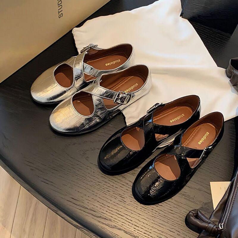 Sheepskin Mary Jane Shoes with Silver Round Toe, Cross Strap, Genuine Leather, Shallow Flat Sole, Versatile and Fashionable for Commuting Sheepskin Mary Jane Shoes with Silver Round Toe, Cross Strap, Genuine Leather, Shallow Flat Sole, Versatile and Fashionable for Commuting