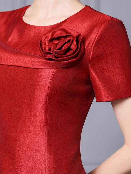 Red formal dress with three-dimensional flower decoration design feeling, buttocks wrapped dress, medium length style