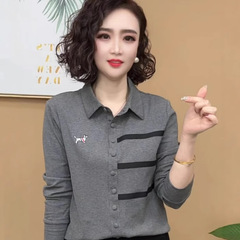 秋の日とあなたは年齢を減らしてやせている気質の長袖のファッションを現します。