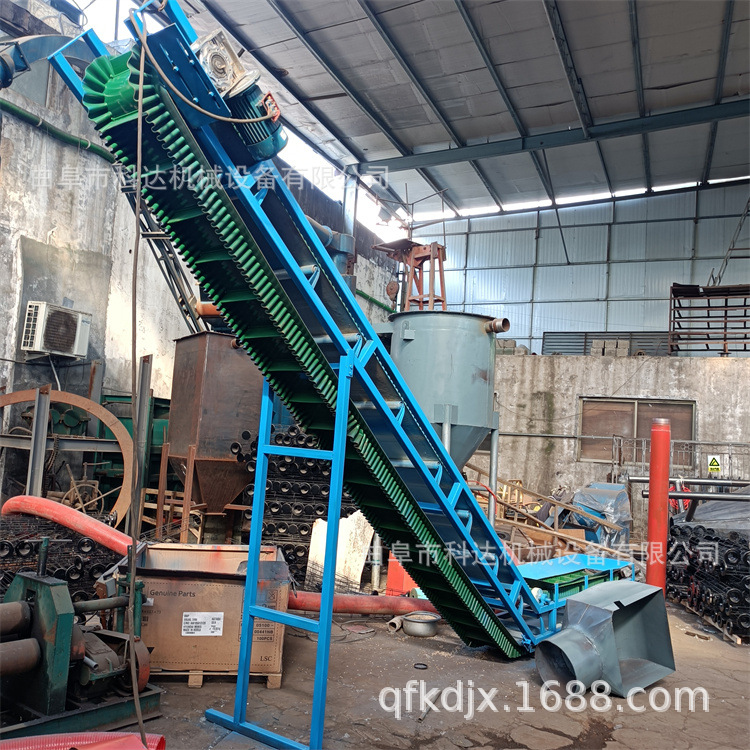 水平爬坡大倾角裙边格挡皮带输送机XWZF 石子沙土皮带输送机