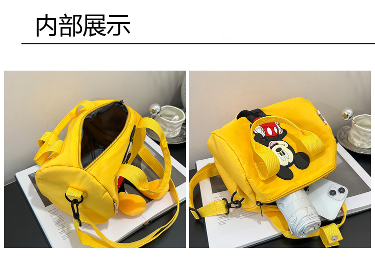 The 2021 new children's bags feature a cute Mickey Mouse pattern bowling bag for girls and a fashionable hand-held shoulder bag undefined