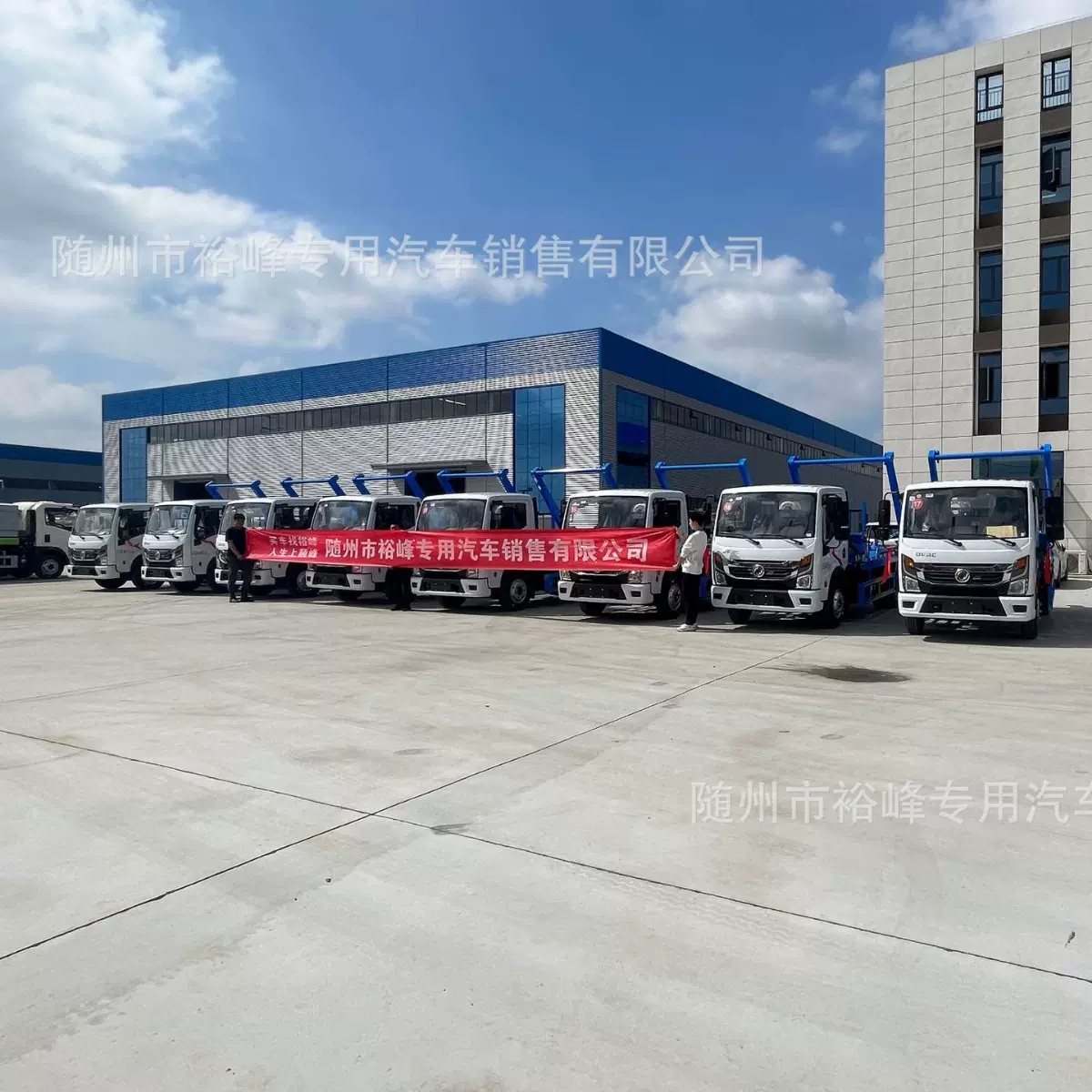 东风6立方蓝牌摆臂垃圾车多少钱  大吨位钢厂可卸式垃圾斗清运车