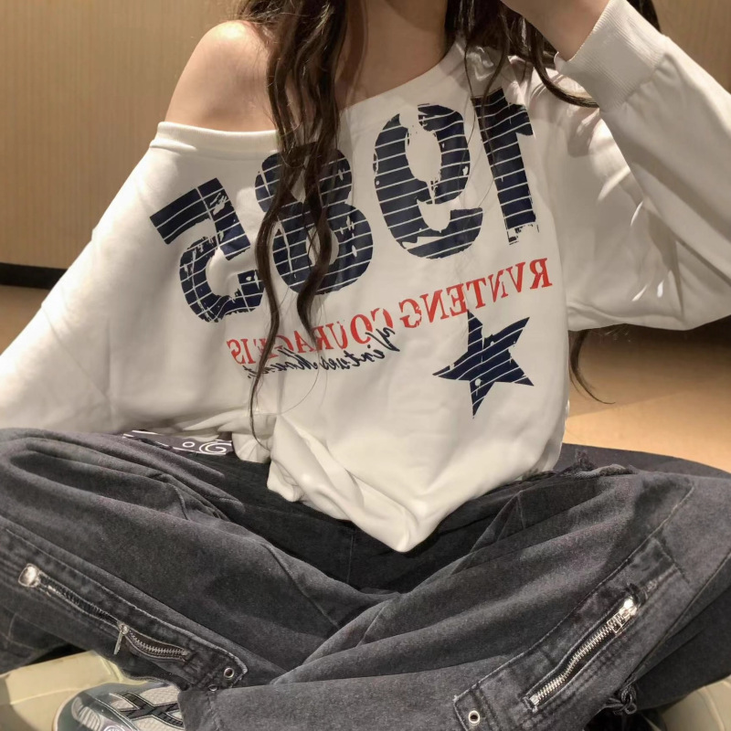 American Retro White Off-Shoulder Long-Sleeve T-Shirt for Women, Autumn 2025 New Oversized Spicy Girl Sweatshirt American Retro White Off-Shoulder Long-Sleeve T-Shirt for Women, Autumn 2025 New Oversized Spicy Girl Sweatshirt