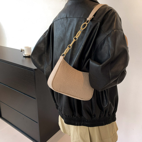 2024 Simple and Western Design Underarm Contrast Color Casual Fashion Large Capacity Trendy Portable Single Shoulder Small Square Women's Bag
