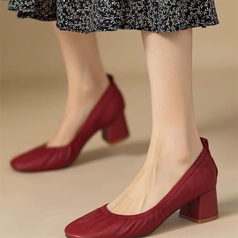 Cuerpo suave cuadrado grosso tacones altos zapatos de mujer 2026 nuevo cuero suave poco profundo no cansado pies de trabajo zapatos individuales