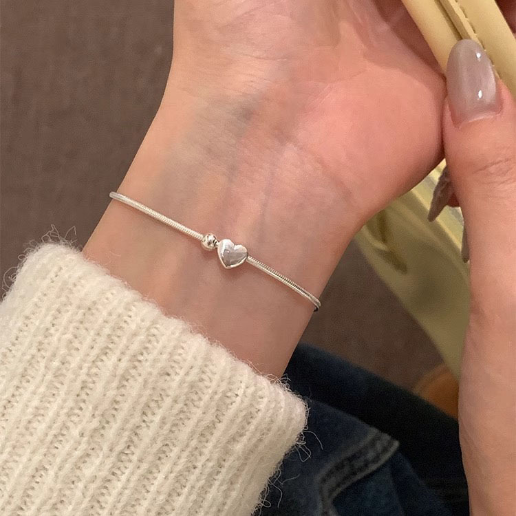 High-End Metal Heart Pendant Bracelet for Women Ins Niche Design Simple Elegant Versatile Fashion Spring and Summer Hand Jewelry