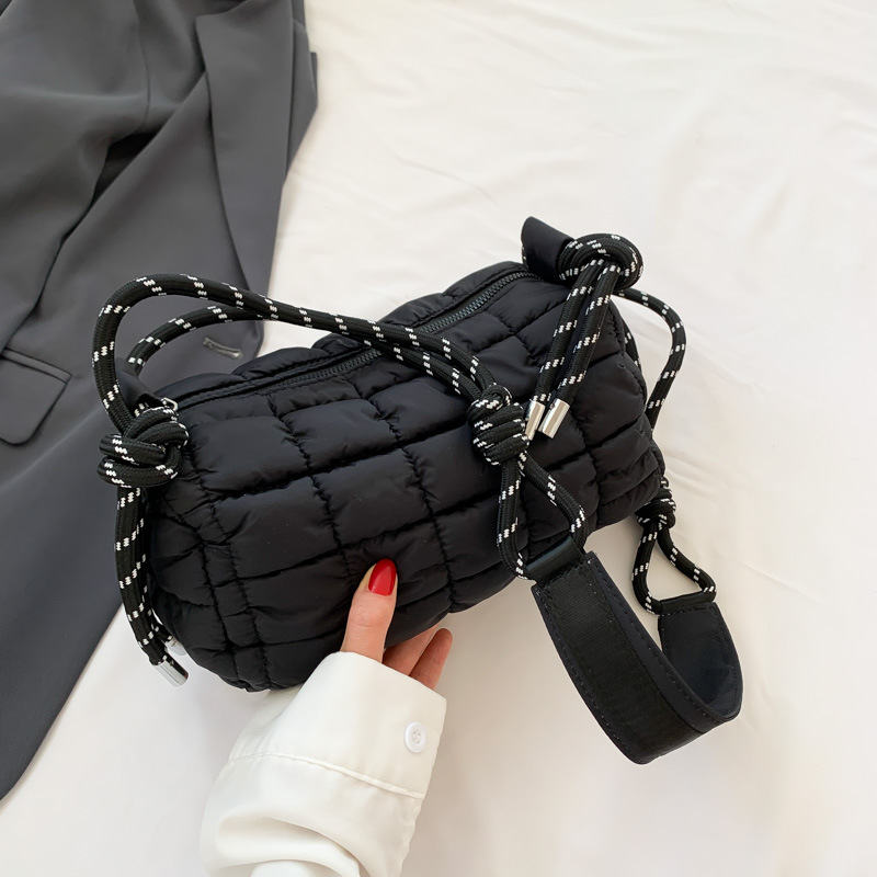 Hilo bordado rómbico bolsa de nube bolsa de abrigo de algodón personalidad de las mujeres bolso de hombro plisado estilo coreano bolsa de burbuja bolsa de mensajero bolso de mujer de cercanías