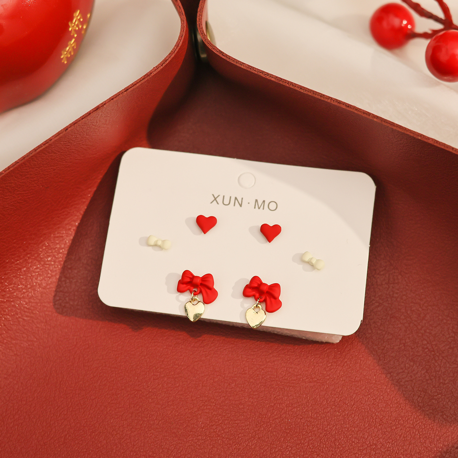 Juego de pendientes de aguja plateados, sencillos y compactos para mujer, pendientes geométricos en forma de corazón, bonitos, dulces y versátiles, venta al por mayor para puestos de mercado