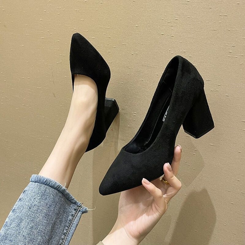 Elegant black large-size high-heeled shoes, shallow pointed toe, non-abrasive women's single shoes, chunky heel, versatile mid-heel work shoes Elegant black large-size high-heeled shoes, shallow pointed toe, non-abrasive women's single shoes, chunky heel, versatile mid-heel work shoes
