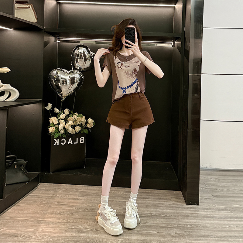 Coffee-Colored Short-Sleeved T-Shirt and Denim Shorts Casual Set for Women, 2026 New Trendy and Fashionable Style Coffee-Colored Short-Sleeved T-Shirt and Denim Shorts Casual Set for Women, 2026 New Trendy and Fashionable Style