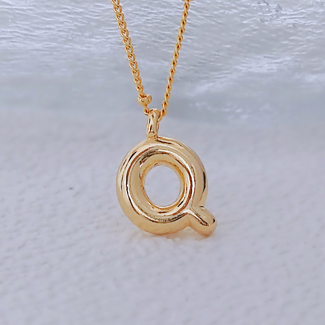 Transfronterizo Amazon venta caliente cobre chapado 18k oro real 26 letras inglesas collar colgante linda cadena de clavícula hip-hop